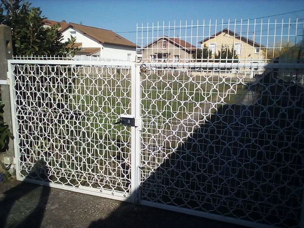 portail sans grille supérieure